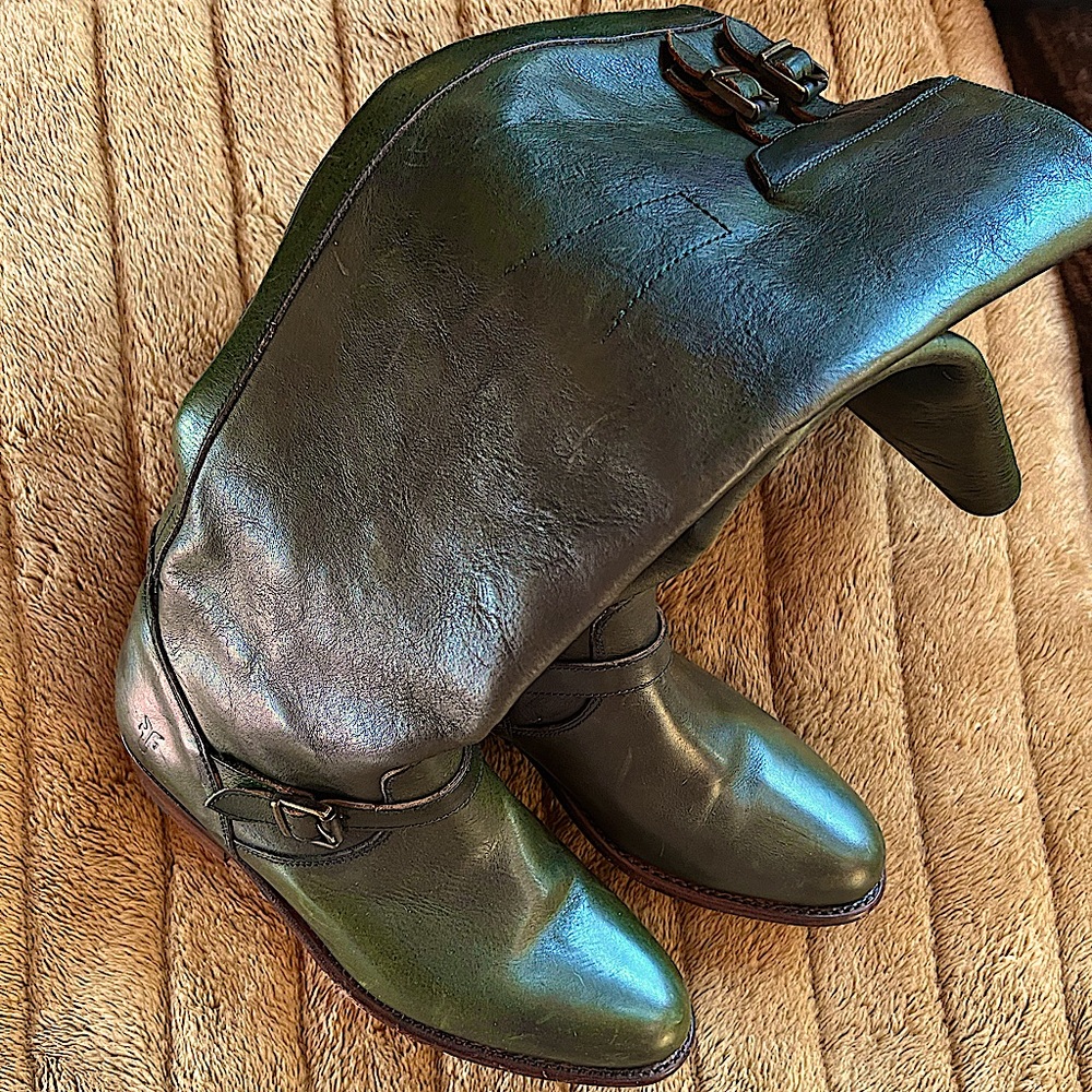 Womens size 7 Frye boots. Dark green
